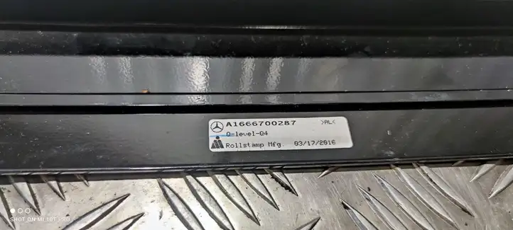 Mercedes-Benz GL X166 (2013 - 2019) A1666700287 Прочая отделка задней двери — фото 2