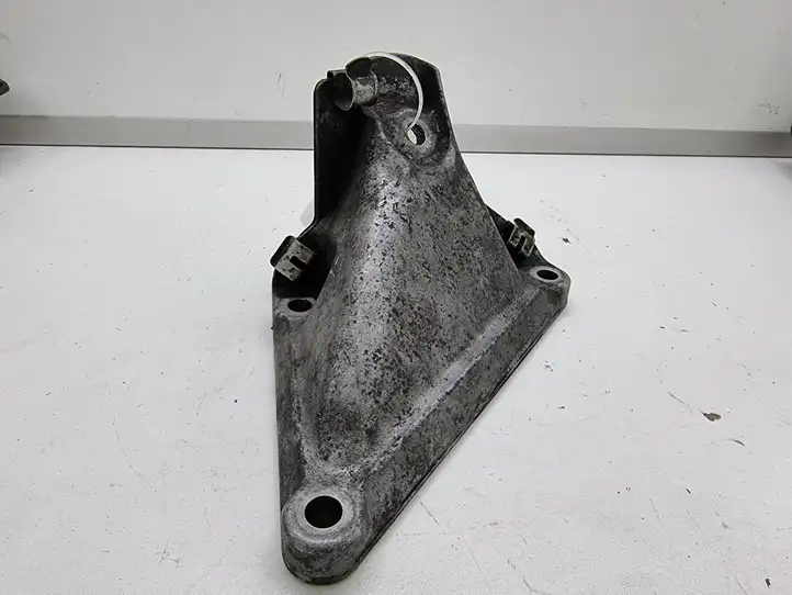 BMW 5 E60 E61 (2004 - 2010) 6769153 Кронштейн двигателя — фото 1