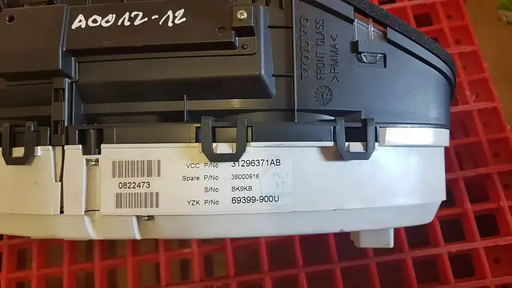 Volvo S60 (2004 - 2010) 31296371 Спидометр — фото 2