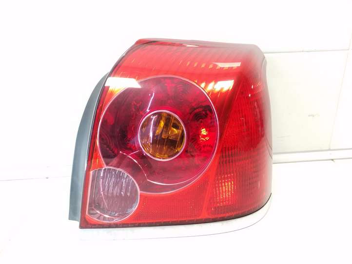 Toyota Avensis T250 (2006 - 2009)  8155005140 Задний фонарь в кузове