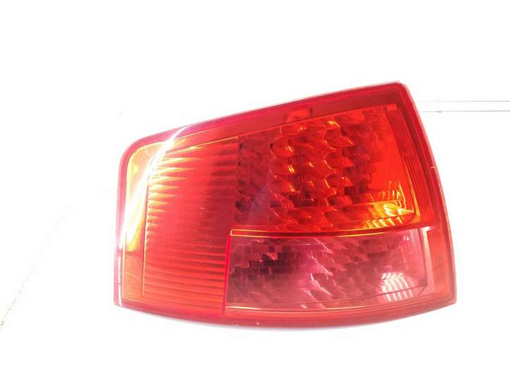 Audi A8 (2005 - 2007)  4E0945095C Задний фонарь в кузове