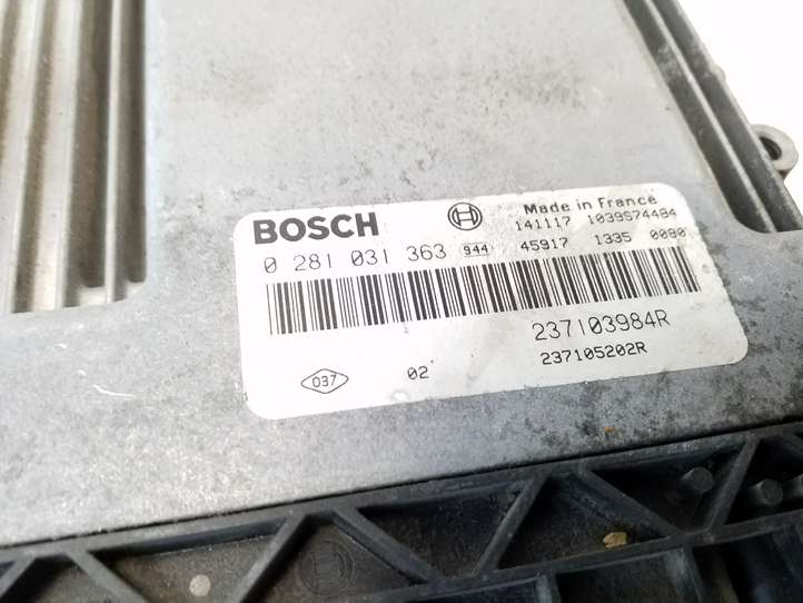 Renault Trafic III (X82) (2014 - )  237103984R Блок управления двигателя