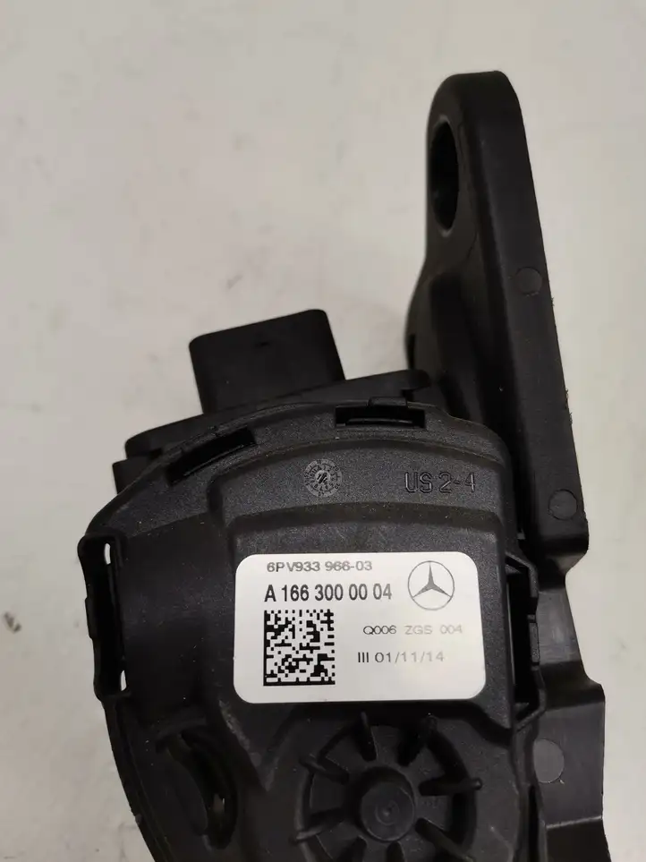 Mercedes-Benz GL X166 (2013 - 2019) A1663000004 Педаль акселератора — фото 3