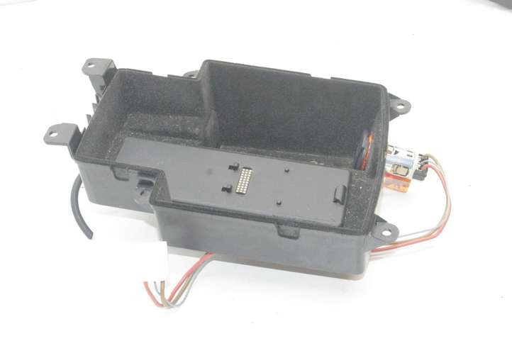 Audi A5 (2007 - 2011)  8K0864981F Другая деталь салона