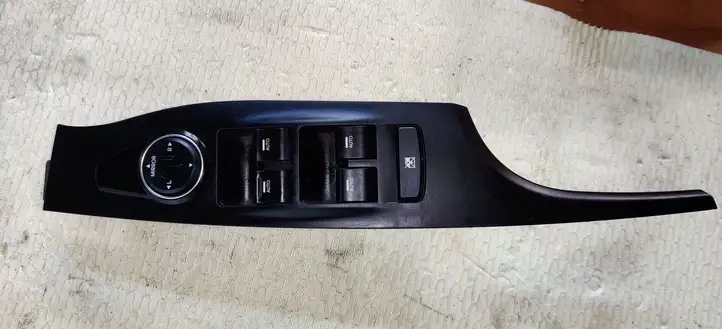 Hyundai i40 (2011 - ) 935703Z300 Блок кнопок стеклоподъемников — фото 1