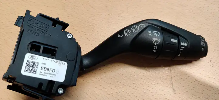 Ford Focus (2015 - 2019) F1FT17A553BA Включатель стеклоочистителей — фото 1