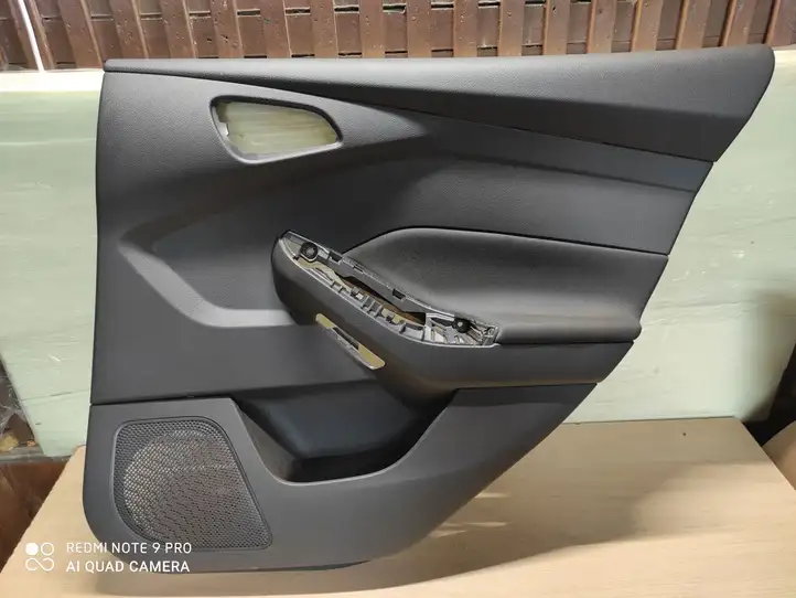 Ford Focus (2015 - 2019) F1EBA27406EB1F50 Обшивка задней двери — фото 1