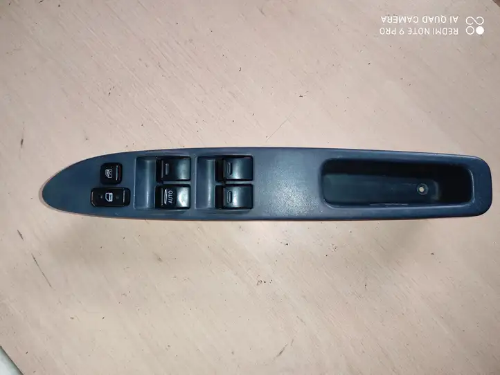 Toyota Picnic (2001 - 2009) 8482044020 Блок кнопок стеклоподъемников — фото 2