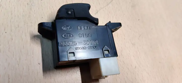 Hyundai Santa Fe (2005 - 2009) 9358026100 Блок кнопок стеклоподъемников — фото 1