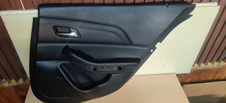 Chevrolet Malibu (2008 - 2012) AKE90780 Обшивка задней двери — фото 2