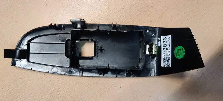 Chevrolet Malibu (2008 - 2012) 22823833 Накладка кнопки стеклоподъемника — фото 2