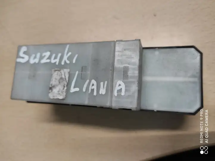 Suzuki Liana (2004 - 2007) Кнопка стеклоподъемников — фото 2