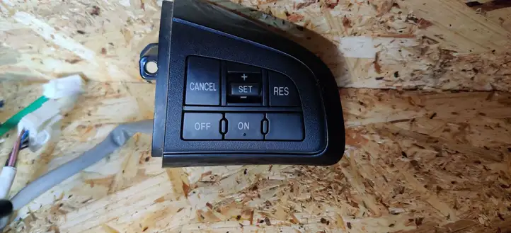 Mazda 6 (2012 - 2015) 75B979RH Кнопки на рулевом колесе — фото 2