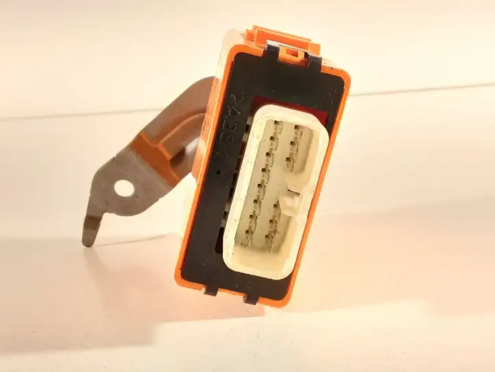 Toyota Prius (XW30) (2009 - 2015) 8597047020 Прочие блоки управления — фото 2