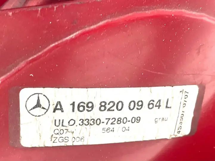 Mercedes-Benz A W169 (2004 - 2012) A1698200964 Задний фонарь в кузове — фото 3