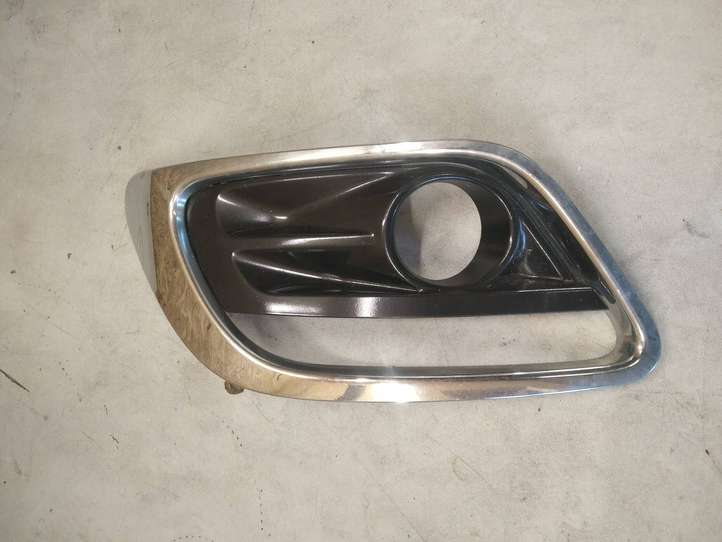 Renault Fluence (2009 - 2013)  261A32857R Декоративная решётка противотуманной фары