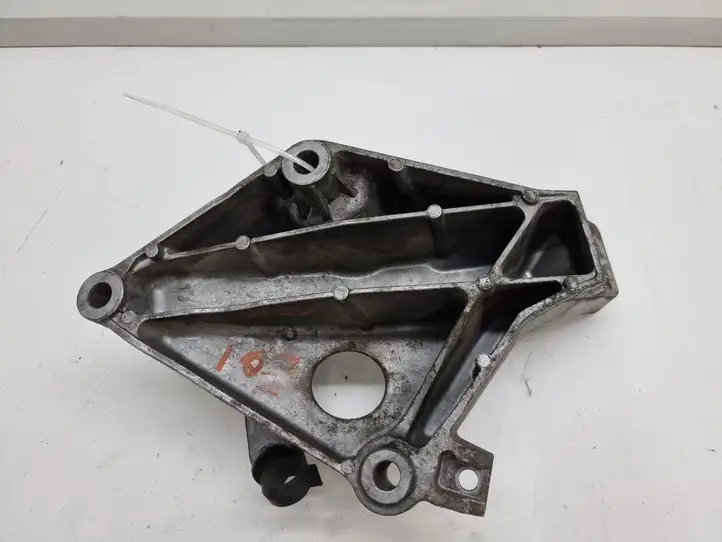 BMW 3 E90 E91 (2005 - 2012) 6775041 Кронштейн двигателя — фото 2