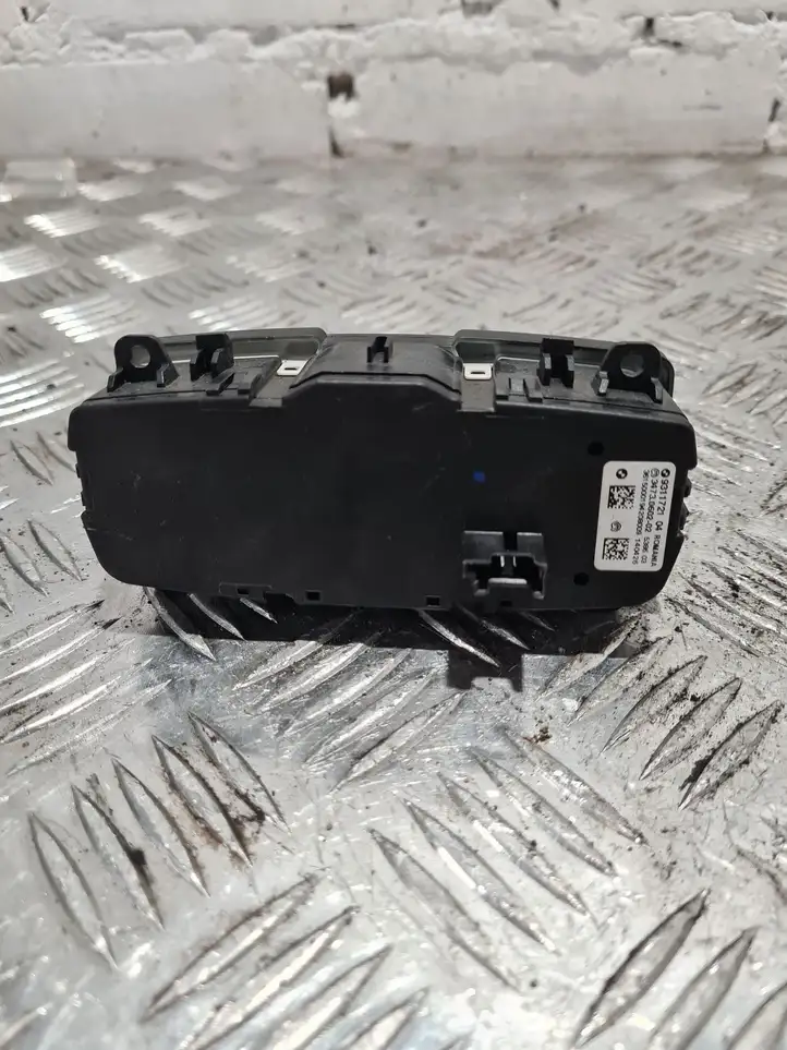 BMW X5 F15 (2013 - 2017) 931172104 Включатель фонарей — фото 3