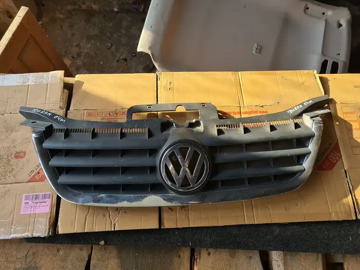 Volkswagen Touran I (2003 - 2010) 1T0853651 Верхняя решетка радиатора — фото 1