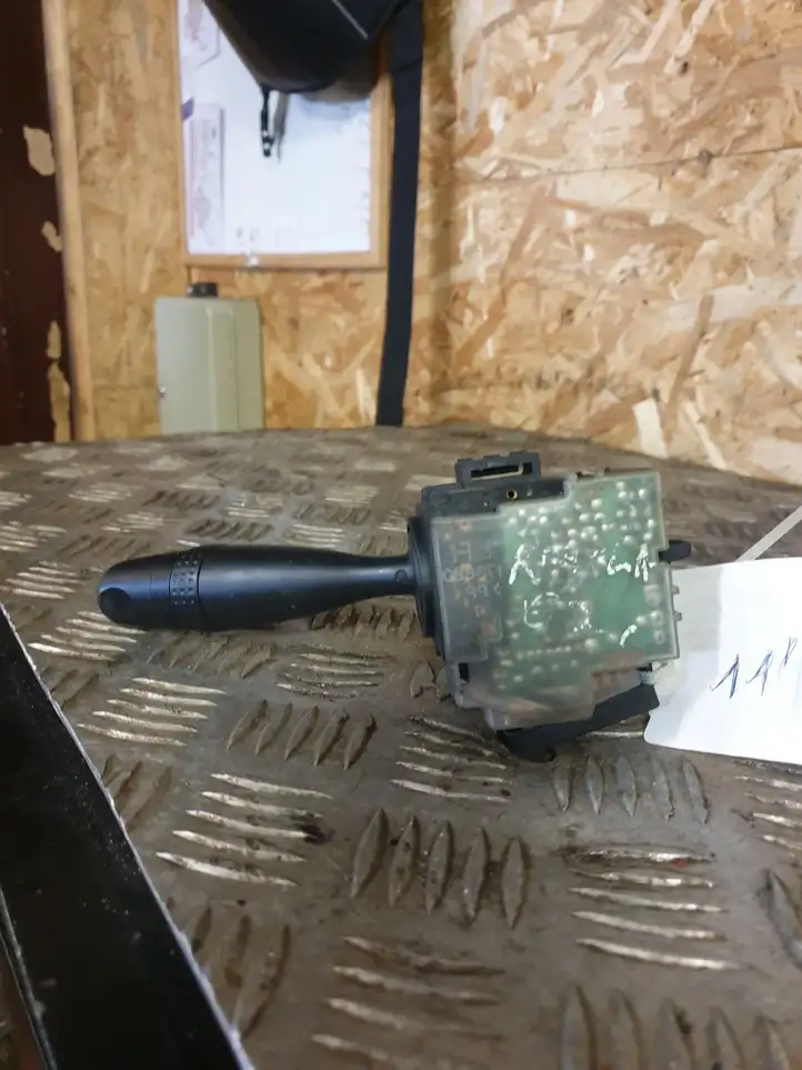 Toyota Corolla E120 E130 (2000 - 2004) Переключатель стеклоочистителей — фото 3