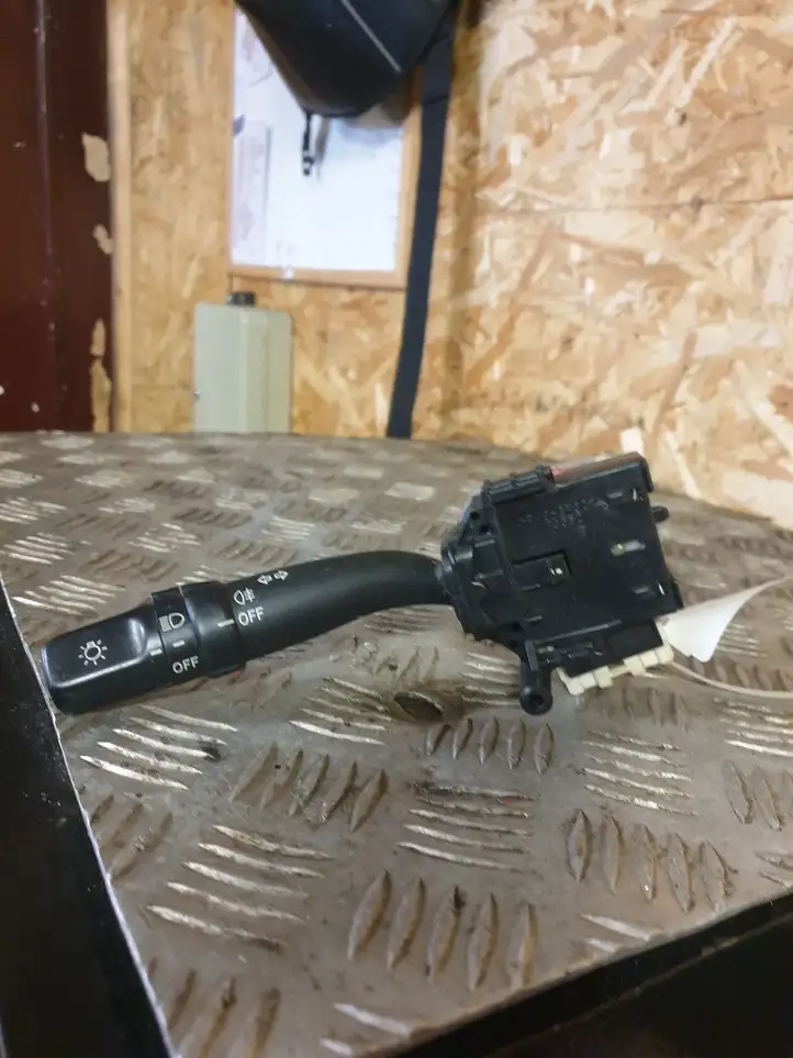Toyota Corolla Verso AR10 (2004 - 2009) Подрулевой переключатель — фото 1