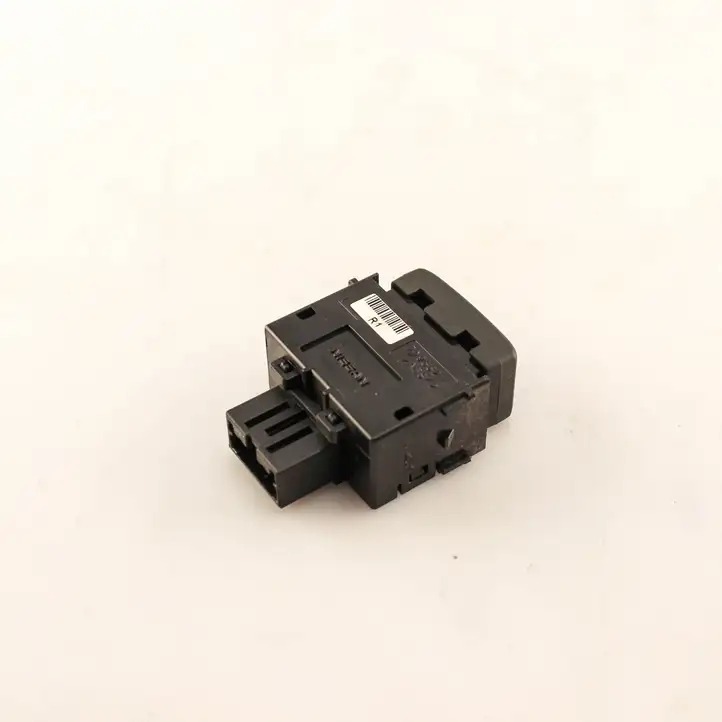 Nissan X-Trail T32 (2014 - 2021) 812051 Кнопка закрытия крышки багажника — фото 3