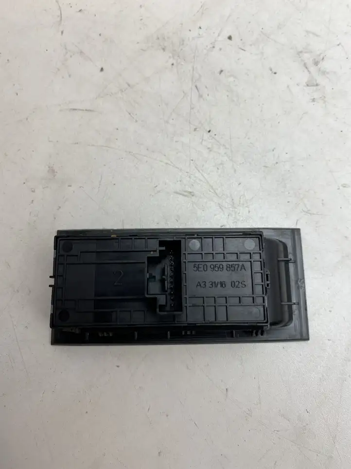 Skoda Octavia Mk3 (5E) (2013 - 2019) 5E0959857A Блок кнопок стеклоподъемников — фото 2