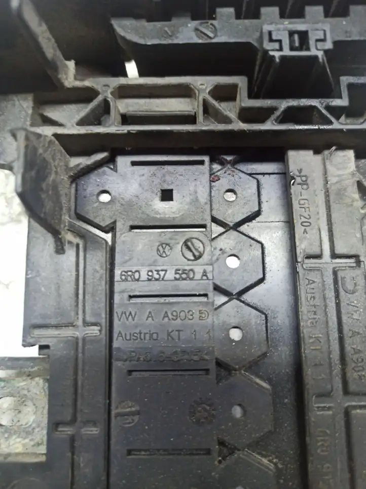 Volkswagen Polo V 6R (2009 - 2015) 6R0937550A Блок предохранителей — фото 3