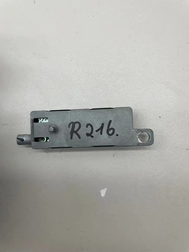 Volkswagen PASSAT B6 (2005 - 2010) 3C9035552 Усилитель антенны — фото 3