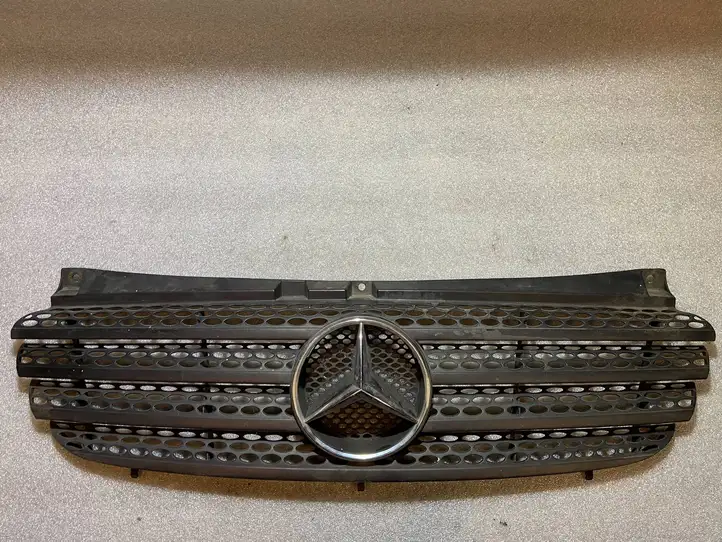 Mercedes-Benz Vito Viano W639 (2003 - 2010) a6398800185 Верхняя решетка радиатора — фото 1