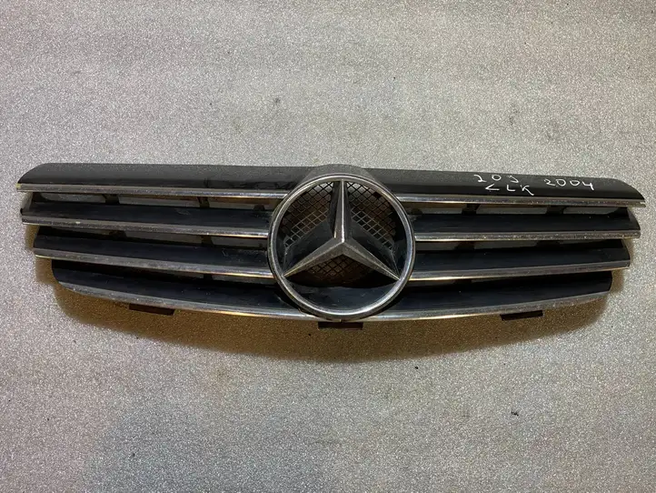 Mercedes-Benz CLK A209,C209 (2002 - 2009) Передняя решетка — фото 1