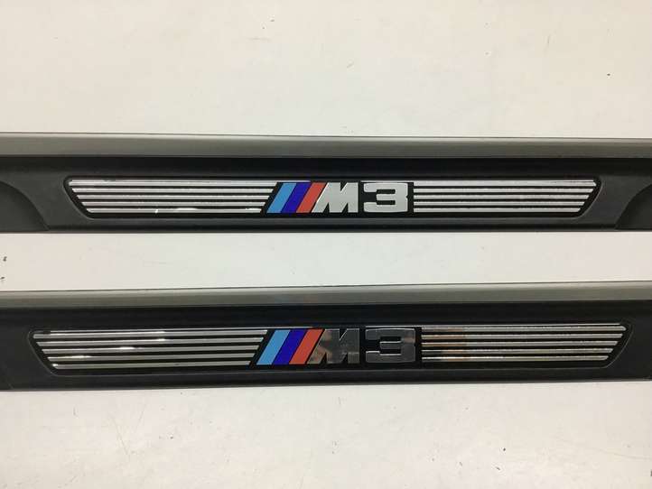 BMW M3 E46 (1999 - 2006)  51478204113 Отделка переднего порога (внутренняя)