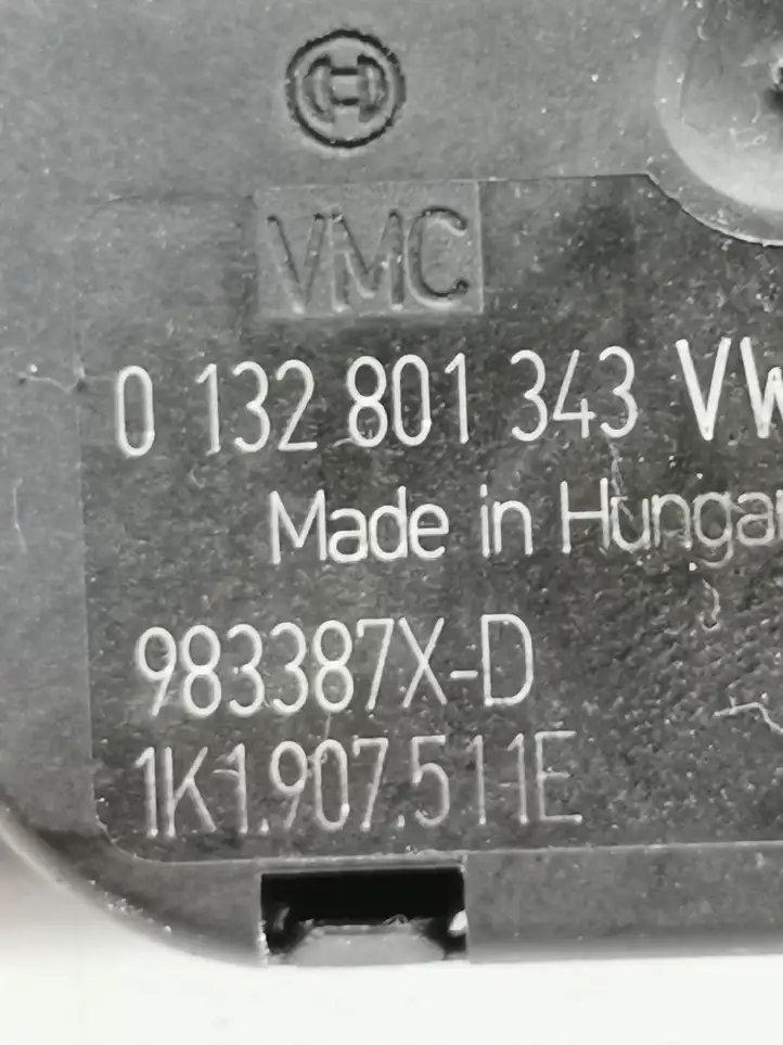Volkswagen Golf V (2003 - 2009) 1K1907511E Двигатель задвижки потока воздуха — фото 3