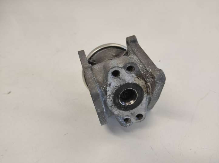 Volkswagen PASSAT B6 (2005 - 2010)  038129537D Клапан EGR