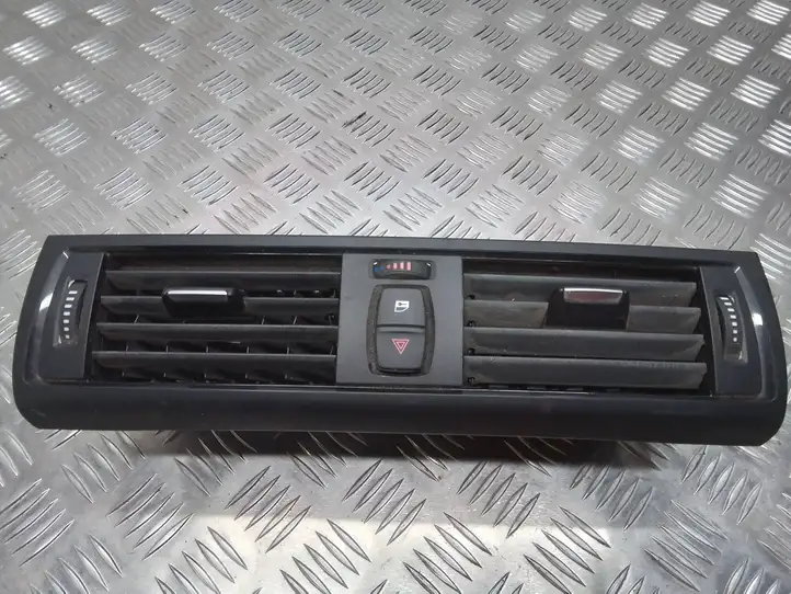 BMW 1 F20 F21 (2011 - 2019) 9207116 Центральный воздушный дефлектор — фото 1