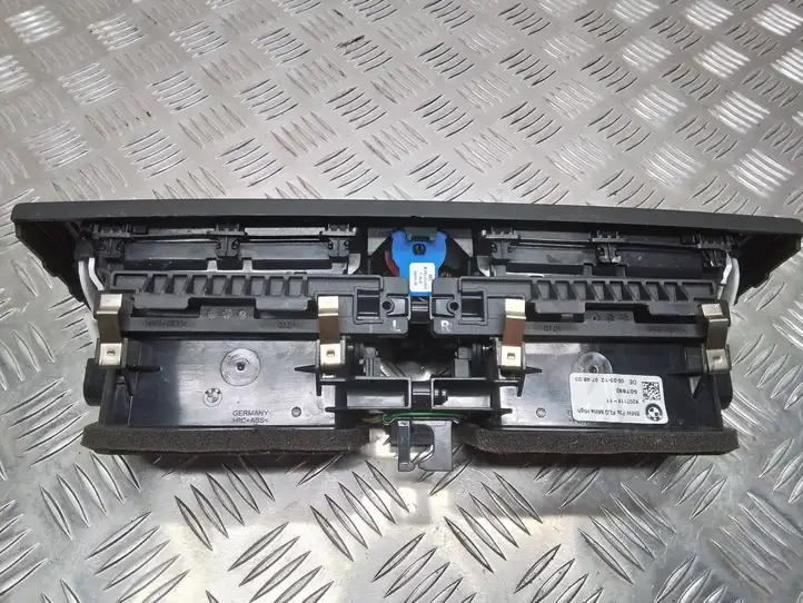 BMW 1 F20 F21 (2011 - 2019) 9207116 Центральный воздушный дефлектор — фото 3