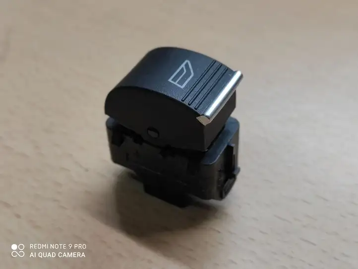 Ford Focus (2015 - 2019) F1ET14529AA Кнопка стеклоподъемников — фото 1