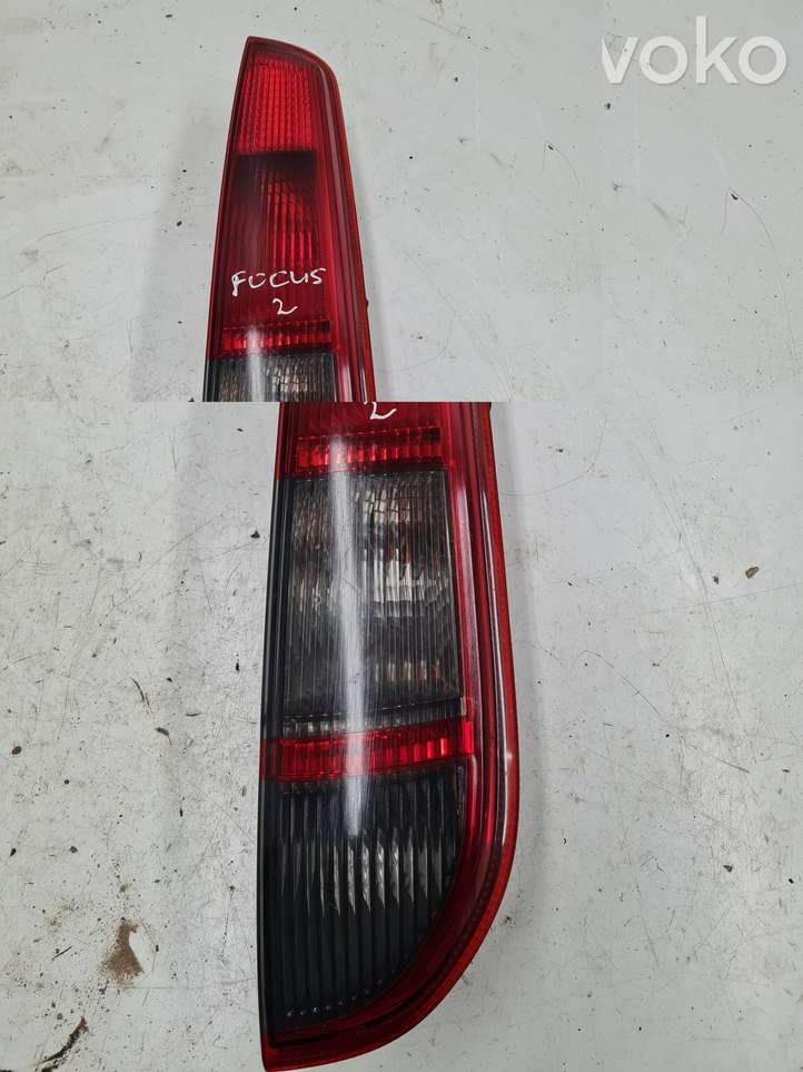 Ford Focus (2005 - 2008)   Задний фонарь в кузове