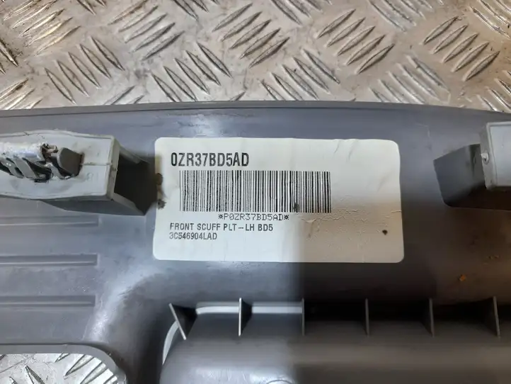 Volkswagen Routan (2008 - 2014) 0ZR37BD5AD Молдинги раздвижных дверей — фото 4