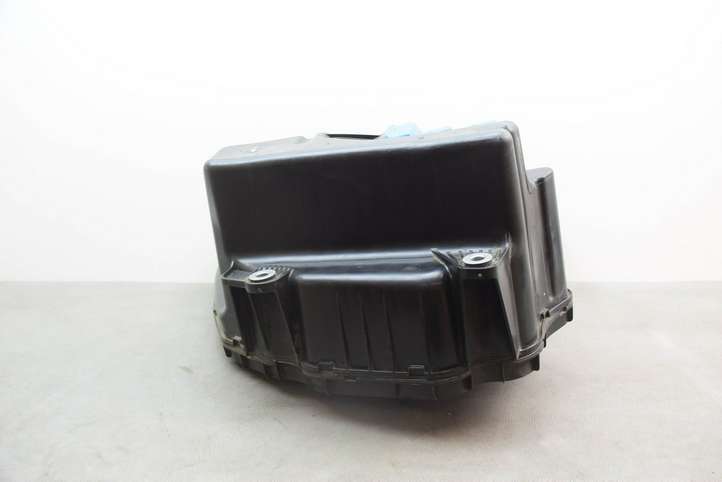 Audi A4 (2015 - 2019)  8W0131878 Жидкостный резервуар AdBlue