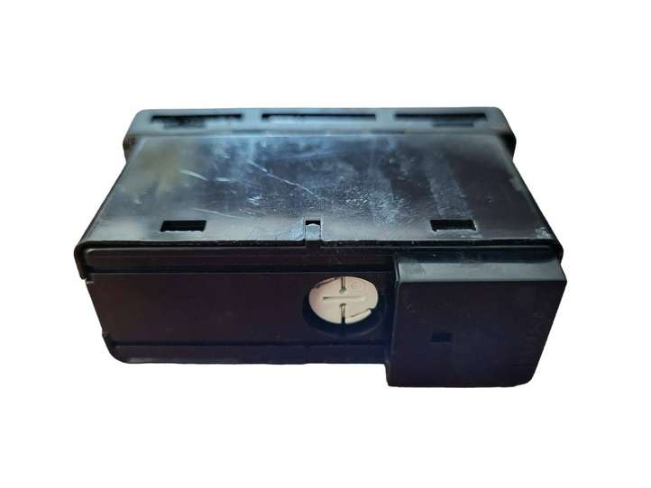 BMW 3 E46 (1998 - 2005)  6131-8368920 Включатель аварийных фонарей