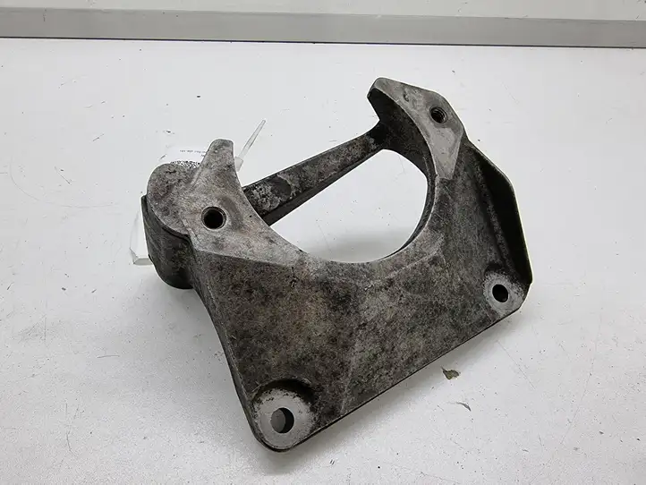 BMW 5 E60 E61 (2004 - 2010) 6761117 Кронштейн двигателя — фото 1