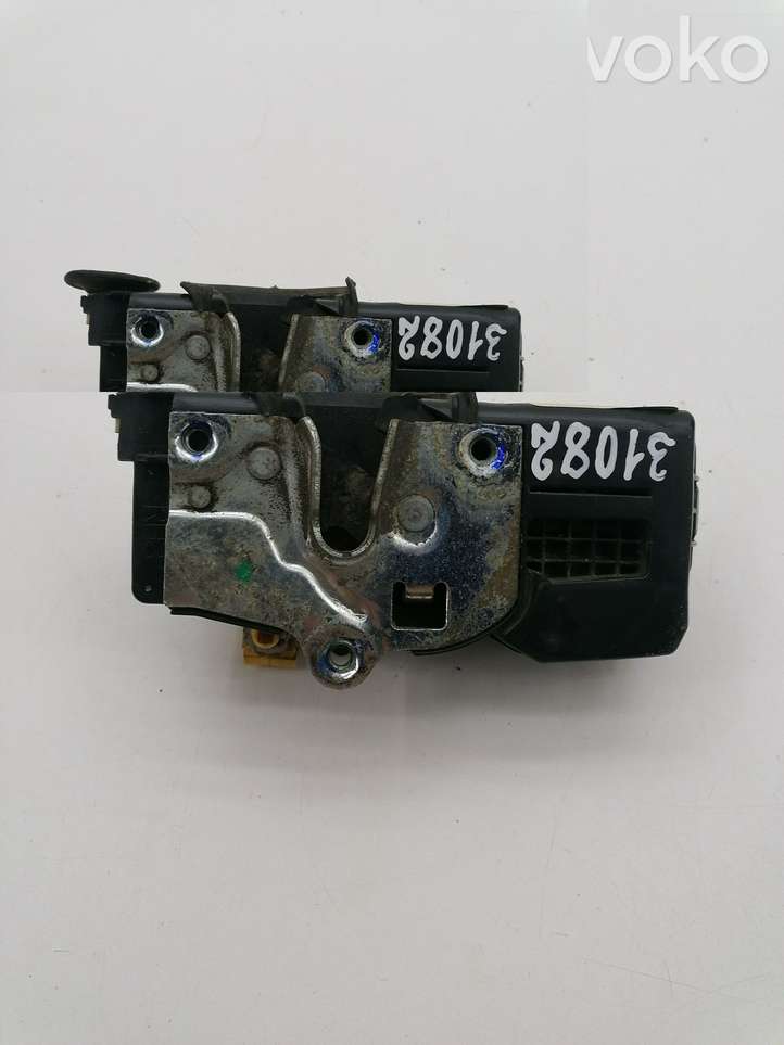 Cadillac CTS (2002 - 2007)  25773437 Замок задней двери