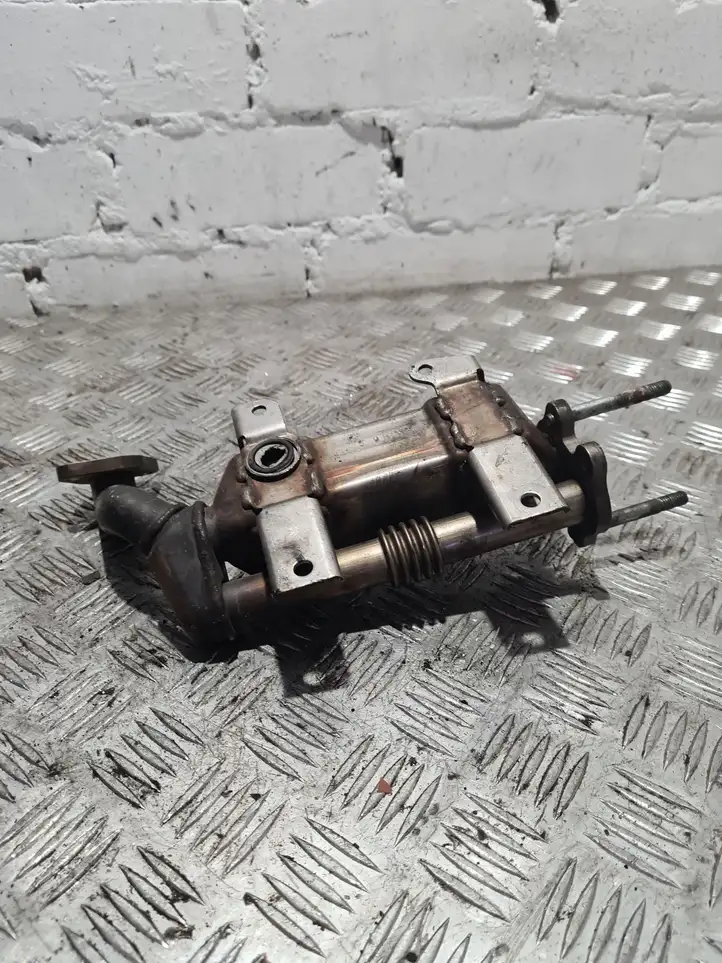 Toyota Corolla Verso AR10 (2004 - 2009) 1306385001 Охладитель клапана EGR — фото 2