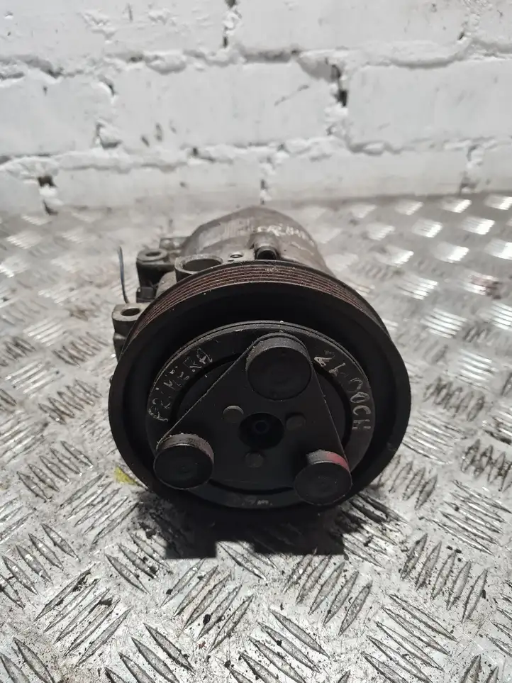 Nissan Primera (2001 - 2008) 926002J204 Компрессор (насос) кондиционера воздуха — фото 1