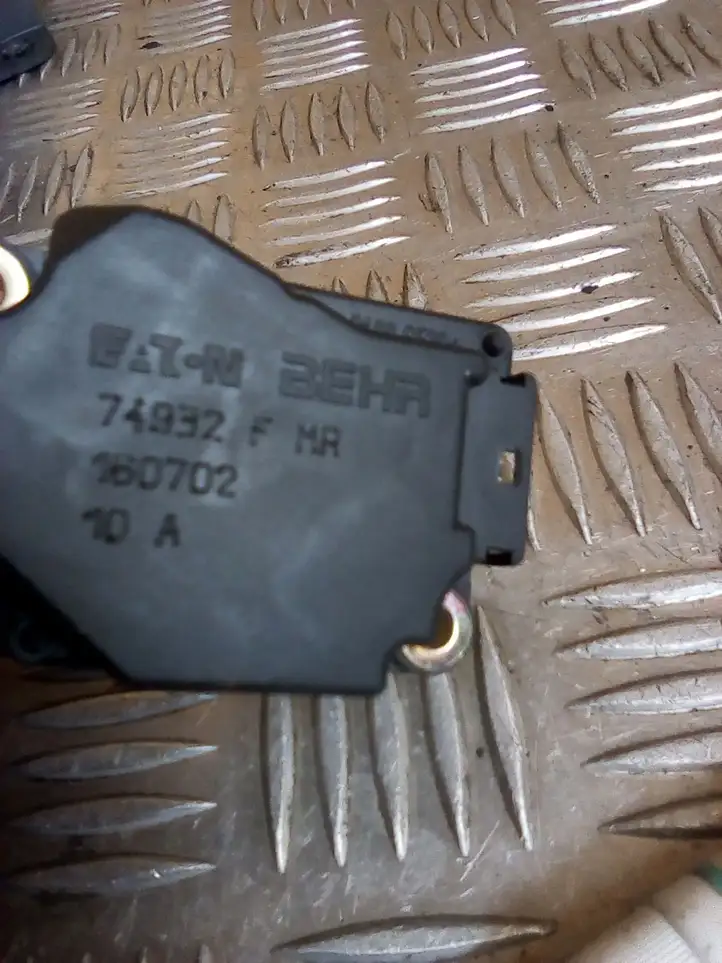 Volvo S80 (1998 - 2004) 74932 Двигатель задвижки потока воздуха — фото 2