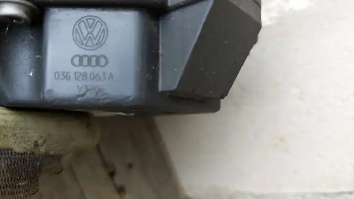 Volkswagen PASSAT B6 (2005 - 2010) 03G128063A Дроссельная заслонка — фото 3