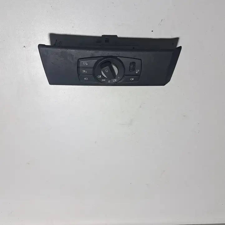 BMW 5 E60 E61 (2004 - 2010) 6988558 Включатель фонарей — фото 1