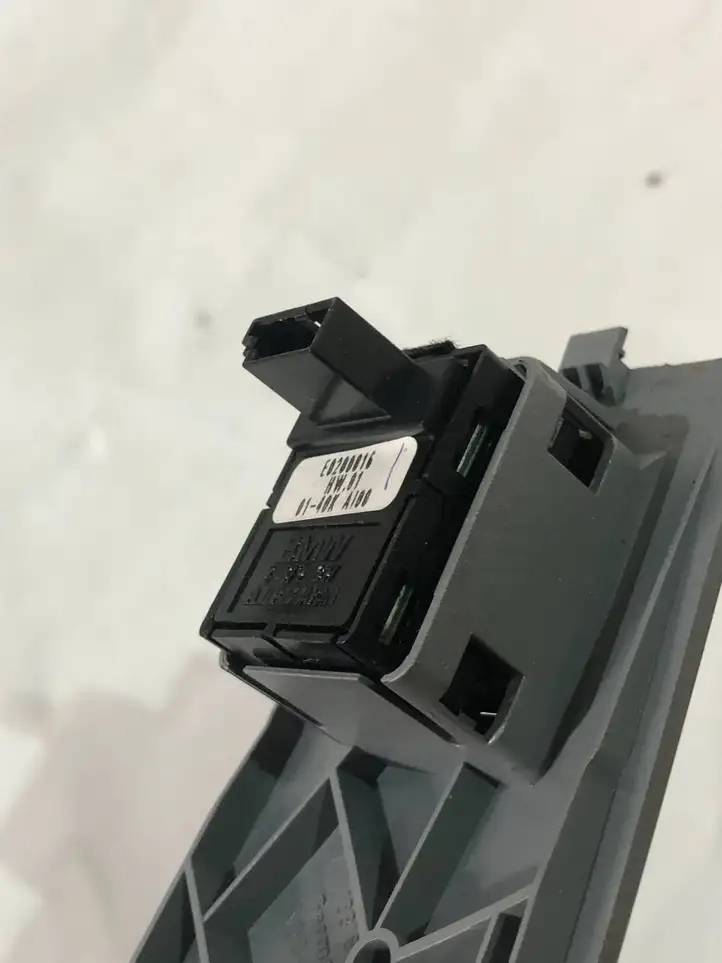 BMW 7 E65 E66 (2001 - 2008) 7024647 Кнопка стеклоподъемников — фото 4