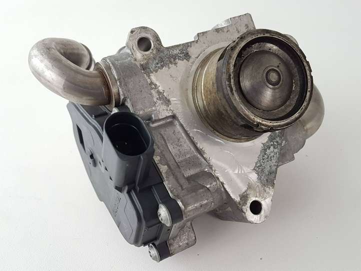Volkswagen PASSAT B8 (2015 - )  04L131501 Клапан EGR